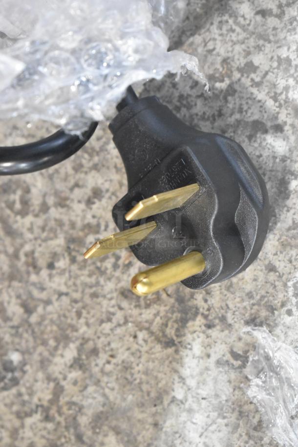 Close-up of a power plug for a 2023 Avantco 177SAL23M salamander. Black with gold prongs, new condition.
