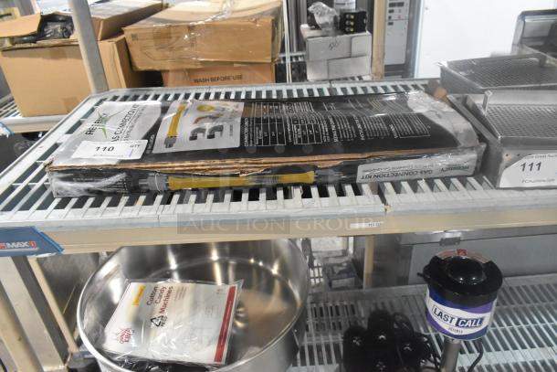 Brand new Regency 48" mobile gas connector hose kit. Visible packaging wear, kit intact. Model 600GKM3448, ideal for kitchen use.