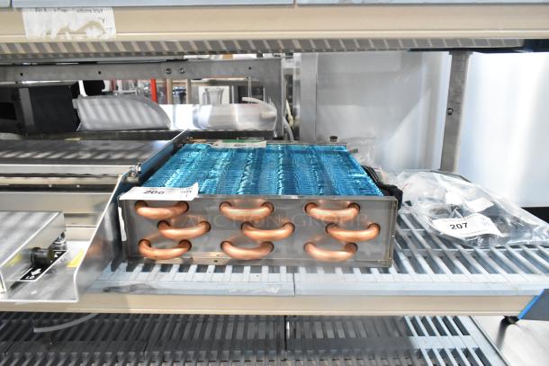 BRAND NEW SCRATCH AND DENT! Avantco 19386561 Evaporator Coil for VAC-28W/VAC-28B. Key features: copper tubes, blue fins.