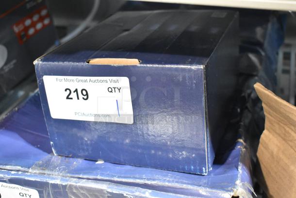 Boxed Waterloo 750PRSVUHOSE pet grooming spray valve, 2.6 GPM, with a 9' coiled polyurethane hose. New, scratch and dent.