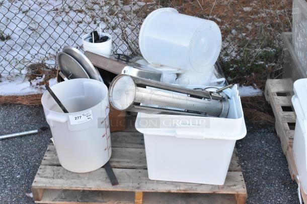 11 various items including poly bins and a chafer lid on a pallet. Items are in used condition with visible markings.