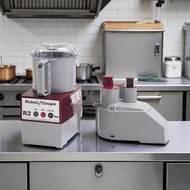 Robot Coupe R2B food processor, excellent condition, 3-quart polycarbonate bowl, 1 HP, 120v, tested and working.