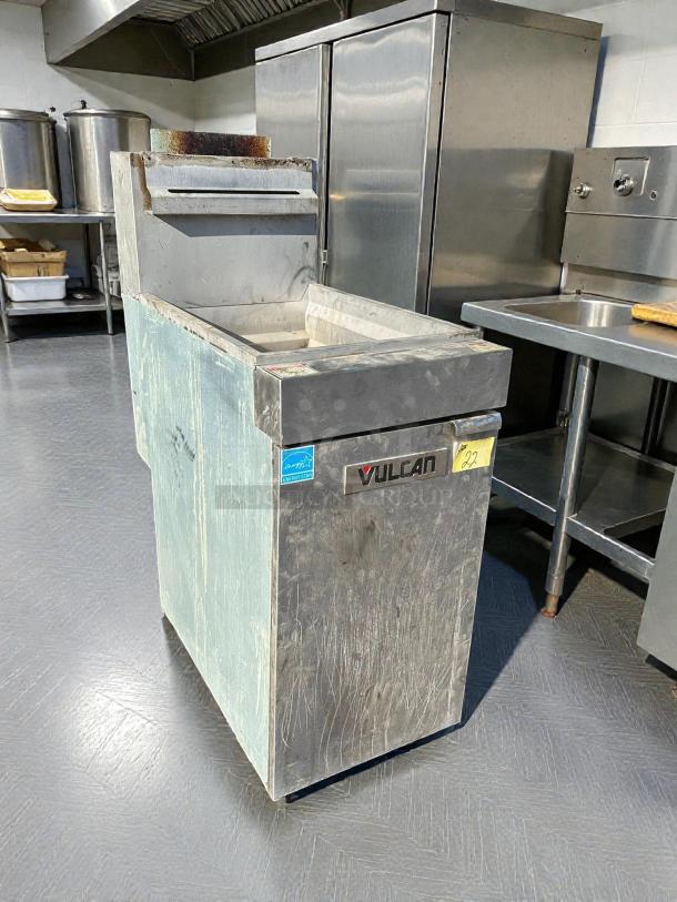 Vulcan 1VEG35M-1 Natural Gas Fryer, 35-40 lb., Millivolt Controls, 70,000 BTU, Tested, Working, Moderate Wear Visible.