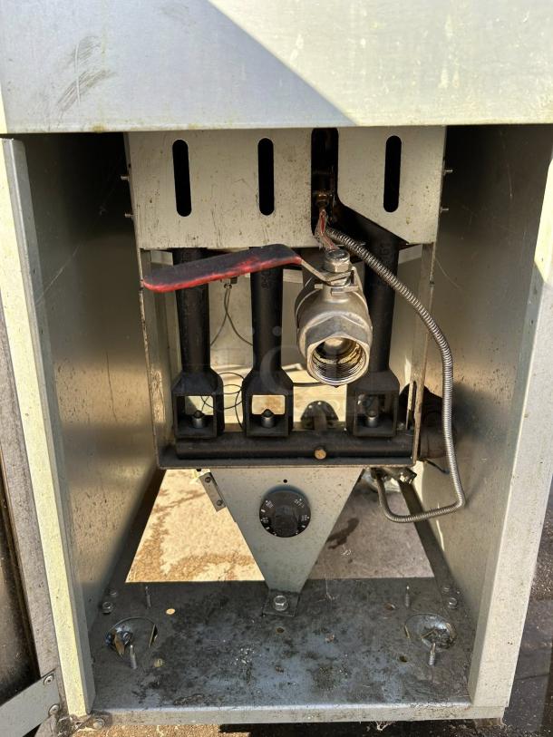 Vulcan 1VEG35M-1 natural gas floor fryer, 70,000 BTU. Features millivolt controls, 35-40 lb. capacity. Tested and working.