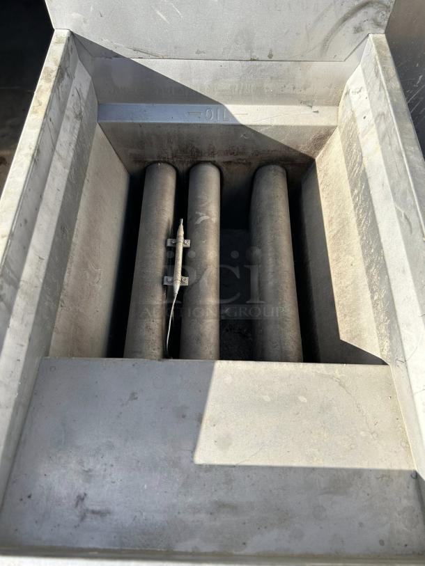 Vulcan 1VEG35M-1 natural gas fryer, 35-40 lb capacity, millivolt controls, tested working, interior view, 70,000 BTU.