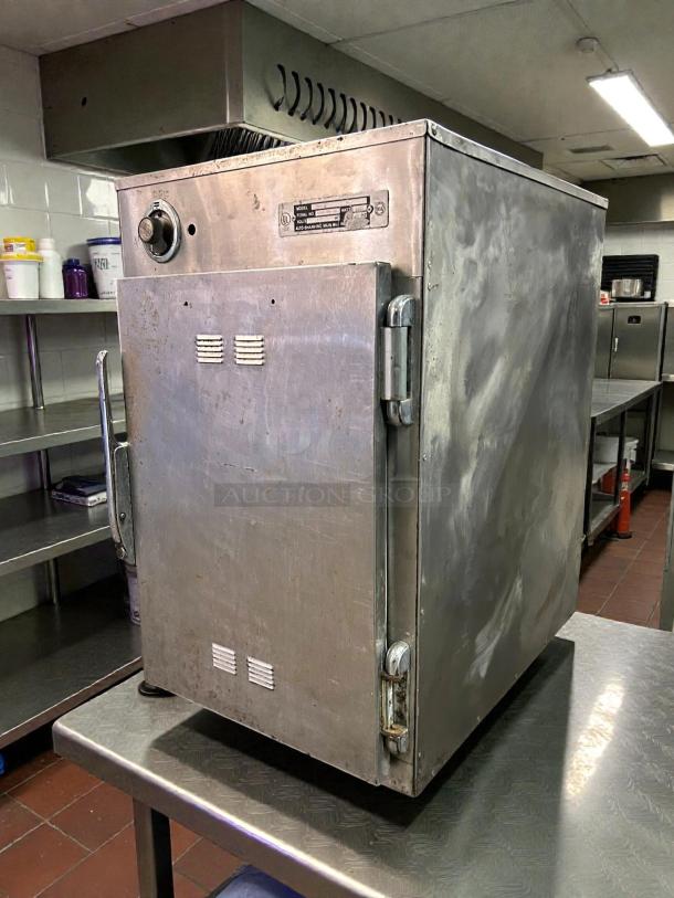 Alto-Shaam 500-S mobile 6 pan holding cabinet, stainless steel, tested functional, visible control panel and label, 120V.