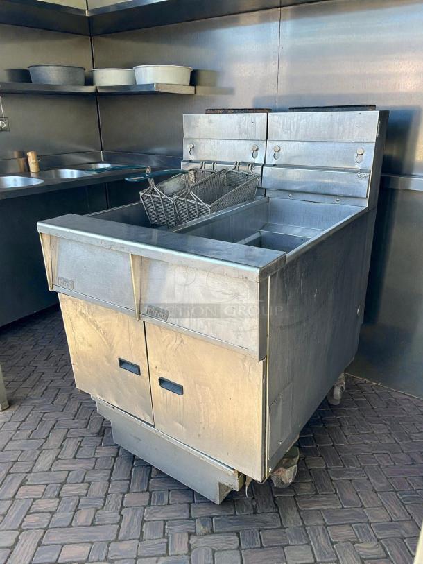 Pitco SG14-2FD Solstice 50 lb. high efficiency 2 vat gas fryer. Excellent condition, tested, with baskets.