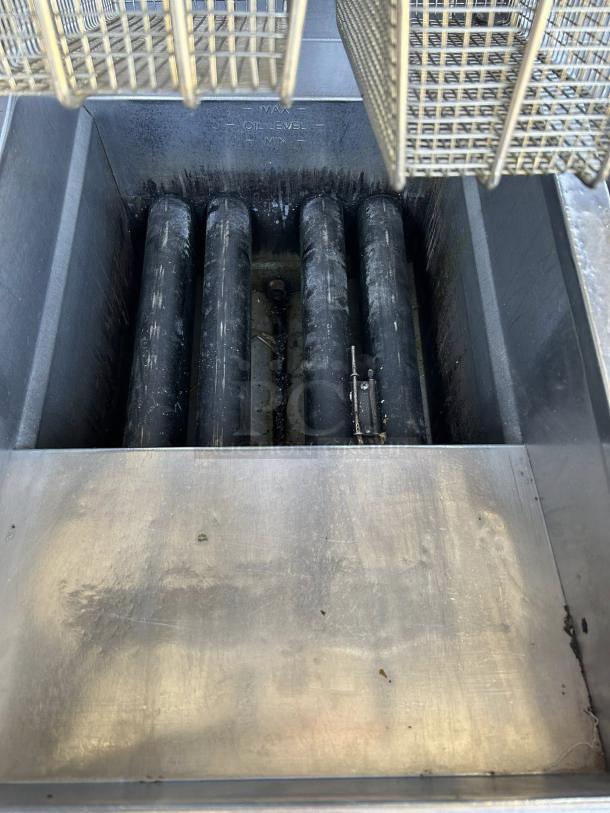 Pitco SG14-2FD Solstice 50 lb. gas fryer in excellent condition, featuring dual vats and efficient heating coils.