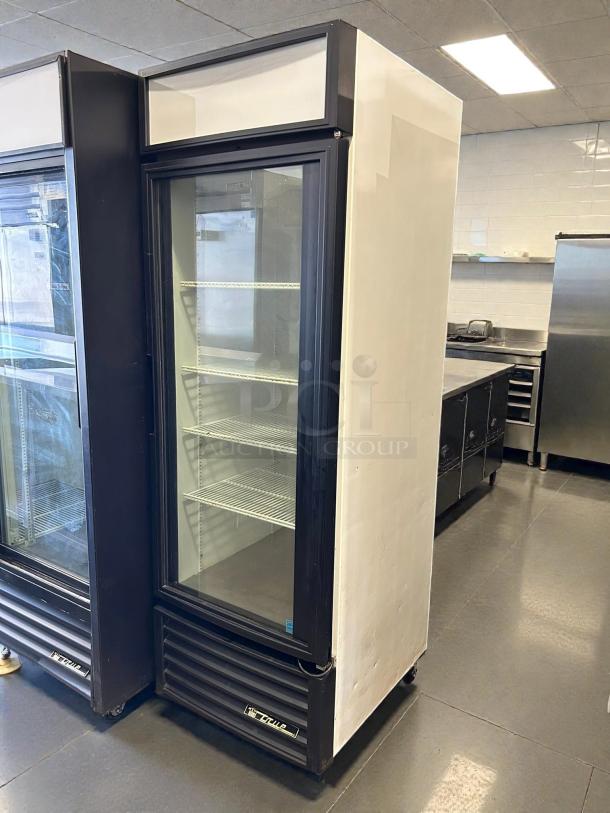True GDM-23-HC~TSL01 glass door merchandiser, excellent condition, black, right hinge, tested and working, 115v.