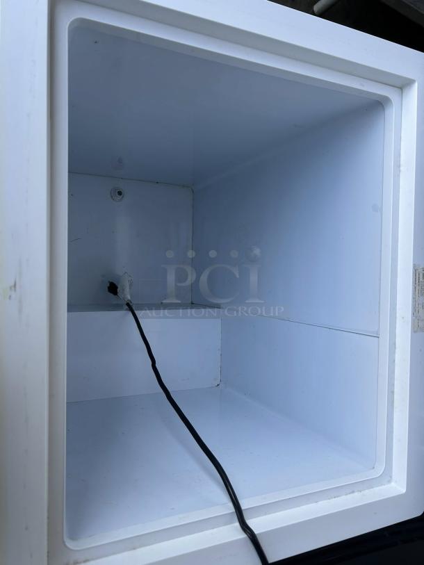 Hotpoint HCM5QWWW 4.9-cu ft chest freezer, white, convertible to refrigerator. Excellent condition, tested and working.