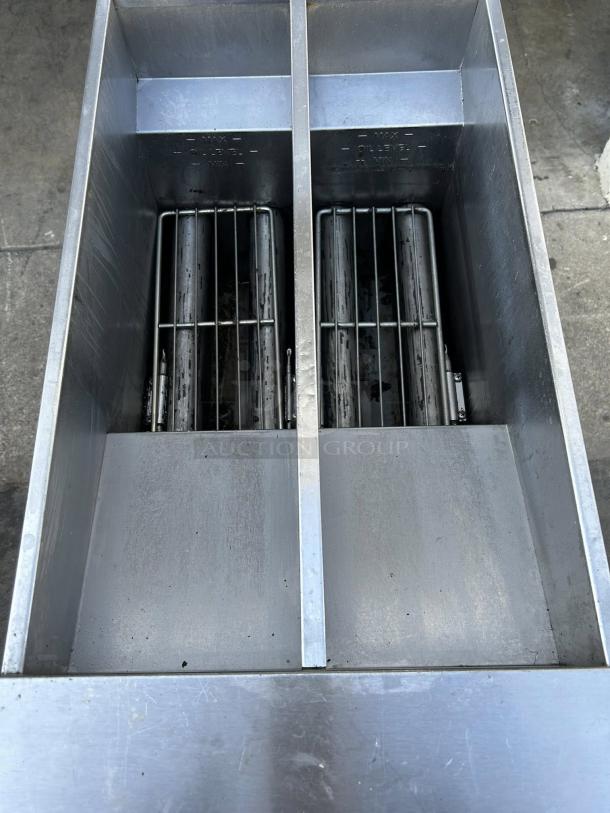 Pitco SG14TS natural gas split pot floor fryer, excellent condition, 20-25 lb capacity, 100,000 BTU, tested and working.