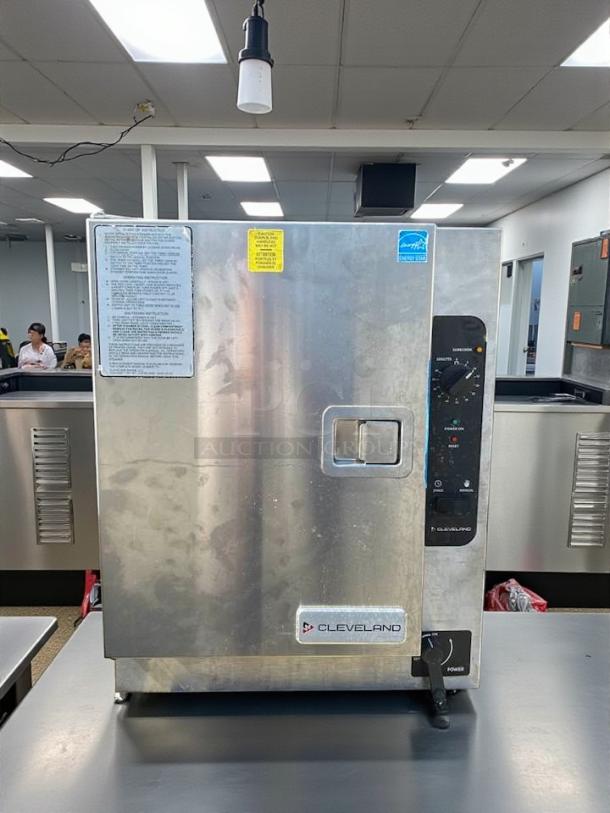 Cleveland 22CET6.1 SteamChef™ 6 Pan Convection Steamer in excellent condition. Tested and working, 208v/1ph, countertop model.