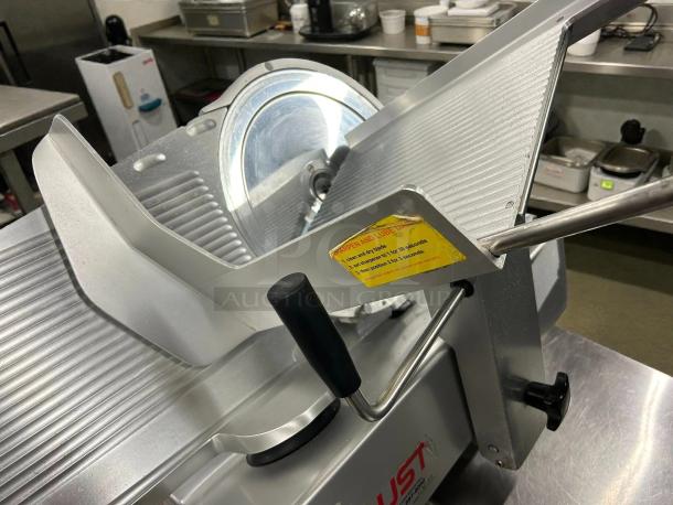 Bizerba GSPHDI90 meat slicer with a 13" blade, safety illuminated dial, in great condition. Aluminum body, tested and working.