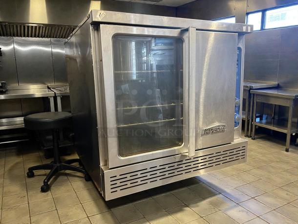 Imperial PCVG-1 gas convection oven in great condition, tested and working. Features Turbo-Flow system and stainless steel finish.