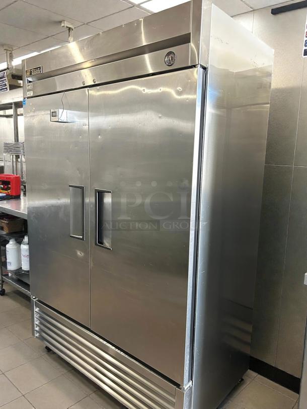 True T-49F-HC 54" 2-section reach-in freezer in great condition. Features stainless steel finish, tested and working.