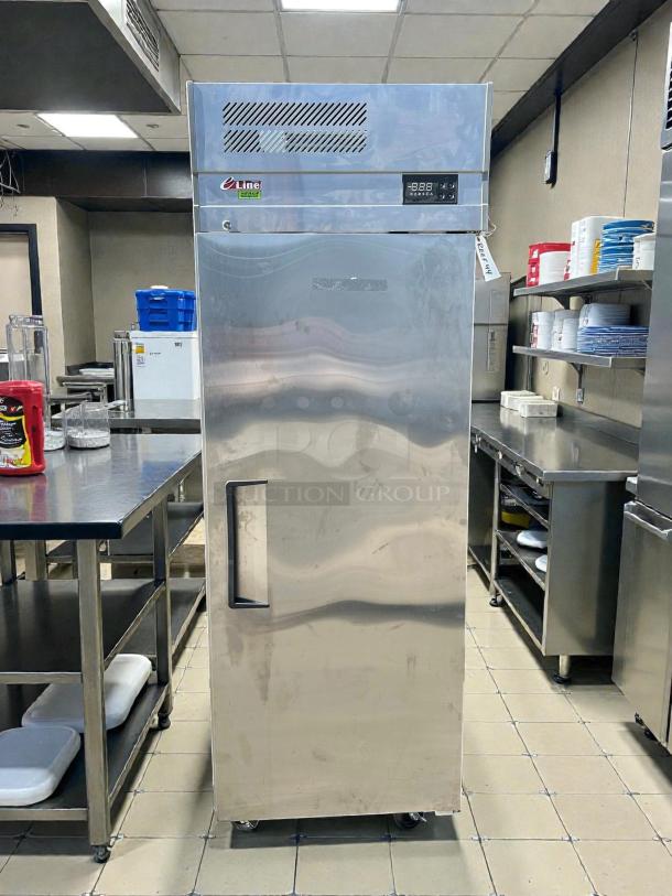 Turbo Air EF24-1-N-V 28" solid door reach-in freezer, E-Line series. Great condition, tested and working.