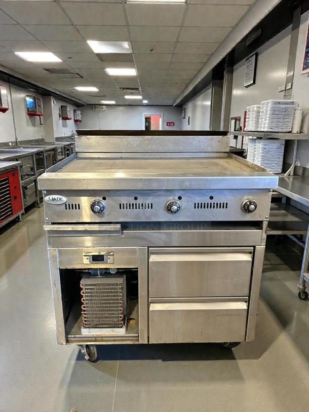 Jade Range 36” thermostatic griddle with two refrigerated drawers. Stainless steel, tested and working. Excellent condition.