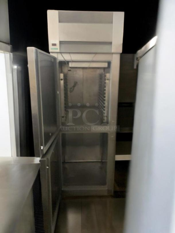 McCall 1-102001 commercial refrigerator/freezer, 115V, great condition, open doors, stainless steel interior, fully tested.