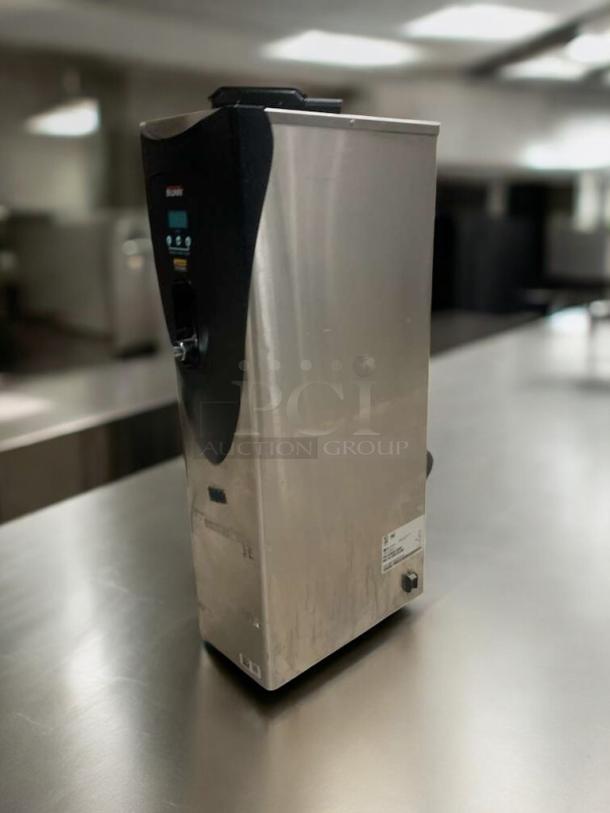 Immaculate BUNN H5X Hot Water Dispenser, 208V, fully tested, stainless steel, model H5X, from BUNN-O-Matic Corp, USA.