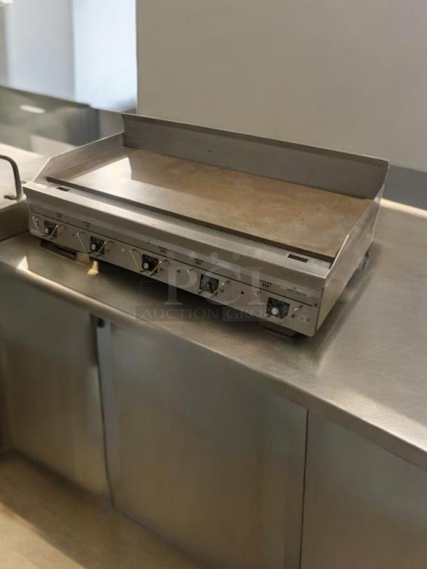 Commercial flat top griddle, 6-burner, great condition, fully tested and working, stainless steel, ideal for professional kitchens.