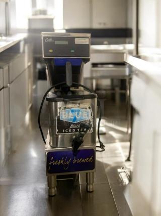 Wilbur Curtis FTT310000 iced tea brewer, 120V, exceptional condition, stainless steel, labeled "freshly brewed", tested working.