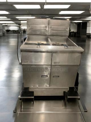 Pristine Pitco SG14 natural gas twin-tank deep fryer, stainless steel, fully tested, excellent condition.