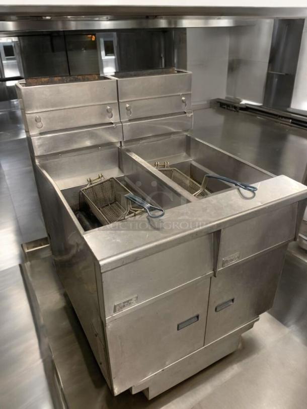 Pristine Pitco SG14 twin-tank natural gas deep fryer, fully tested, with fry baskets. Stainless steel, excellent condition.