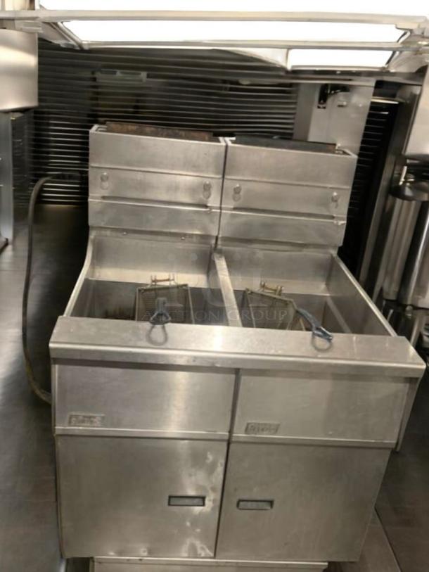 Pristine Pitco SG14 natural gas twin-tank fryer, fully tested, excellent condition, stainless steel finish, dual baskets.