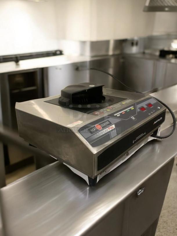 Aladdin Temp-Rite ADV700 meal delivery system, stainless steel, 208–240V, fully tested, excellent condition, Heat On Demand feature.