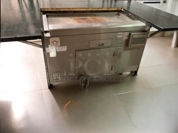 Immaculate APACE UM1EGA electric grill griddle, 208V 3-phase, fully tested, visible control panel and fire system, excellent condition.