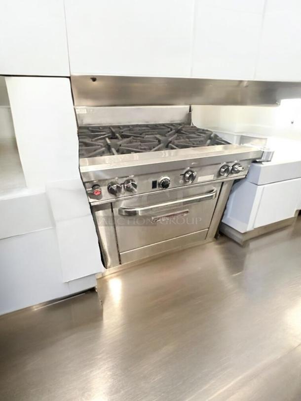 Southbend S36D 6-burner gas range with oven, excellent condition, fully tested, stainless steel finish, natural gas.