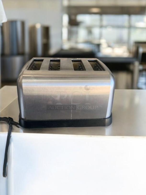 Waring WCT708 commercial 4-slice toaster, stainless steel, great condition, fully tested and working, 120V.