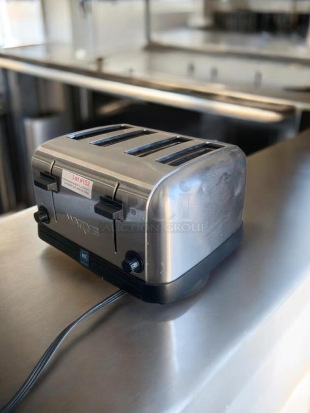 Waring WCT708 commercial 4-slice toaster in great condition, stainless steel finish, fully tested, 120V.