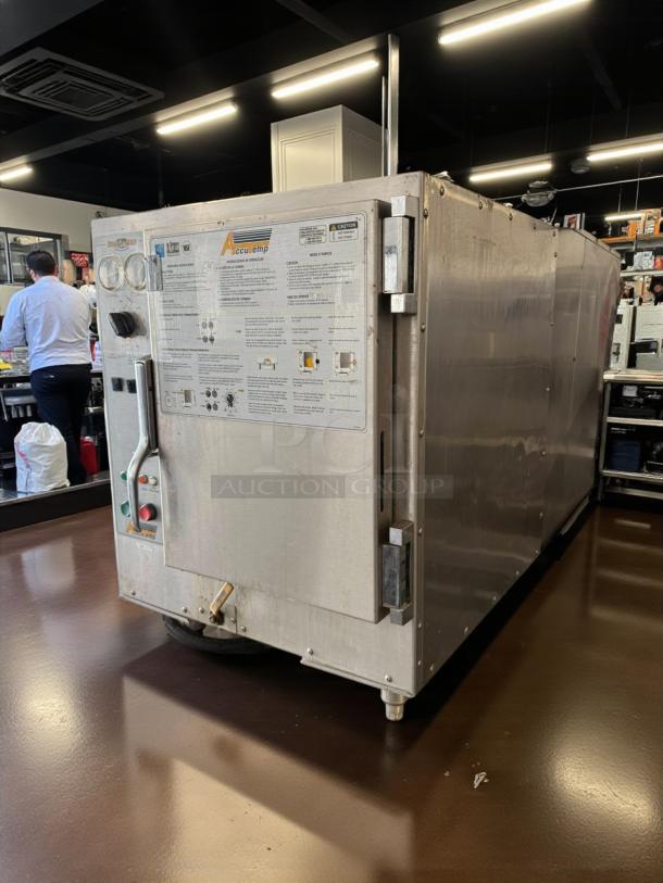 AccuTemp Steam ‘N’ Hold Steamer, outstanding condition, electric, 208/240V, fully tested, labeled controls, stainless steel.