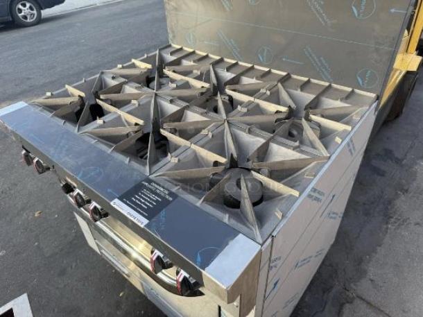 Southbend 10-Burner Gas Range with standard oven, heavy-duty commercial stove, pristine condition, fully tested and working.