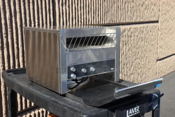Vollrath CT4H-208950 JT3H Conveyor Toaster, brand new, 1 1/2"-3" opening, 208V, 3600W, minor scratches, serial P195-01898464-001.