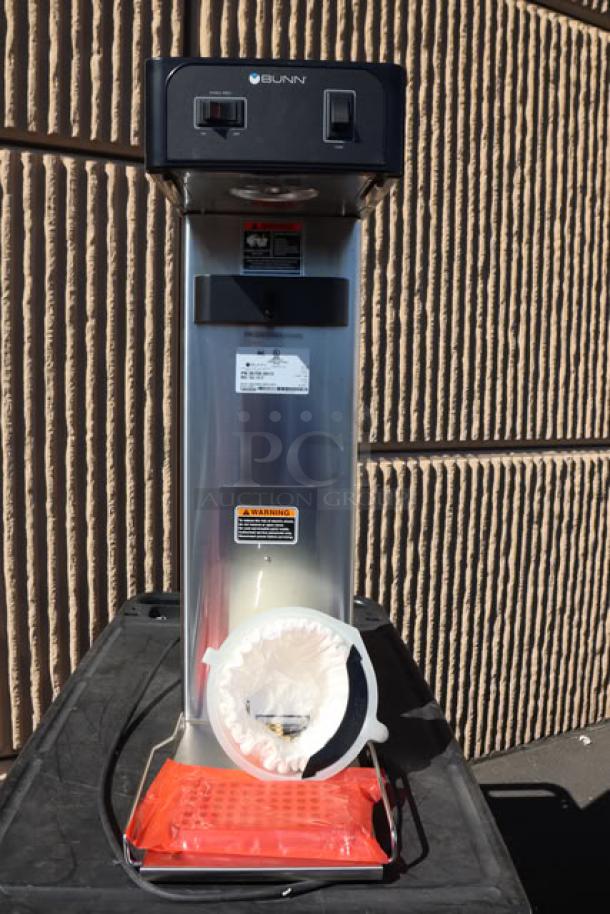 BRAND NEW Bunn 36700.0013 TB3Q 3 Gallon Iced Tea Brewer, Quickbrew, Scratch-N-Dent, 120V, 14.4A, 1730W, S/N: TU00368508.