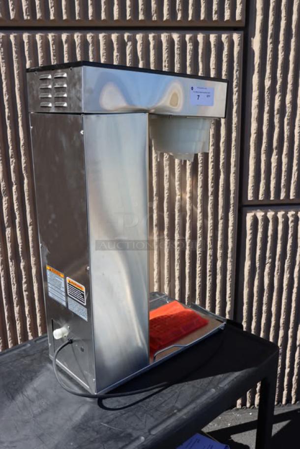 BRAND NEW Bunn TB3Q 3 Gallon Iced Tea Brewer, Quickbrew, stainless steel, minor cosmetic dents, model 36700.0013, 120V.