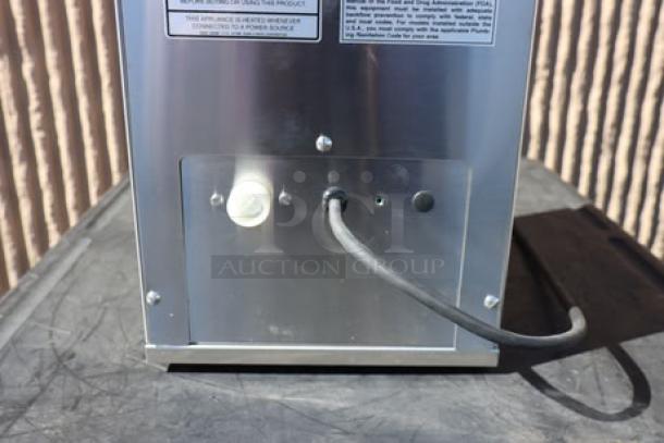 Bunn 36700.0013 TB3Q iced tea brewer, brand new scratch-n-dent condition, 3-gallon capacity, 120 volts, rear panel view.