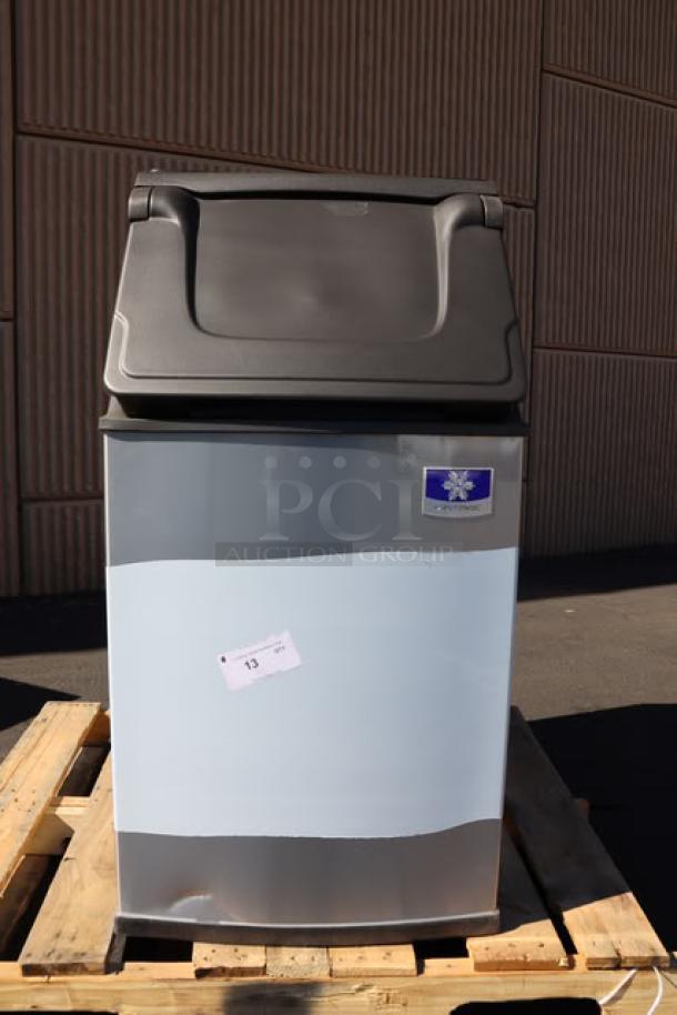 Manitowoc D420 Ice Storage Bin, 383 lb capacity, minor scratches, dents visible; serial number 1121193866.