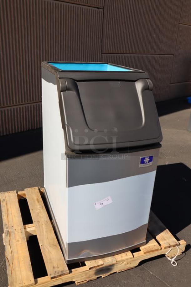 Manitowoc D420 Ice Storage Bin, 383 lb capacity, minor dents/scratches, no original packaging, S/N: 1121193866.