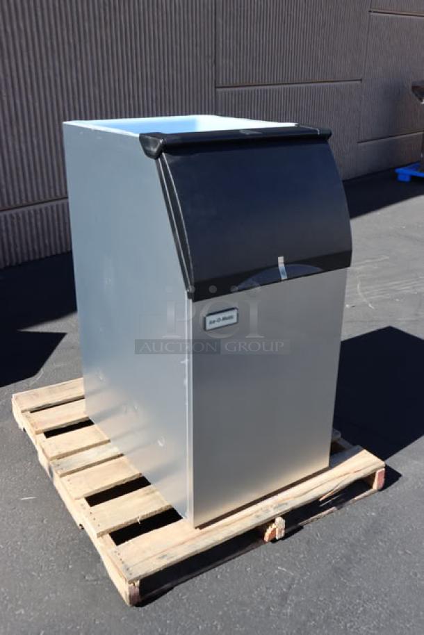 Brand new Ice-O-Matic B42PSC ice storage bin, 351 lb capacity. Minor dents and scratches, missing small parts. Out of packaging.