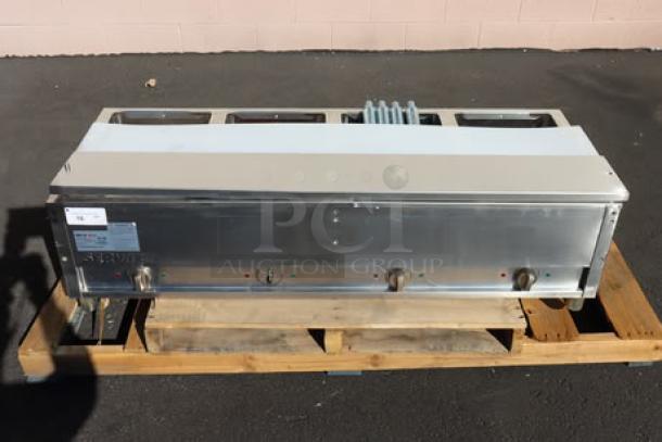 BRAND NEW ServIt EST-4WS four pan electric steam table, 120V, 2000W, with adjustable undershelf, minor scratches and dents.