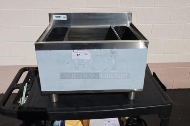 Regency 600IB1824CP 18"x24" underbar ice bin with 7-circuit cold plate, bottle holders. Brand new, minor scratches visible.