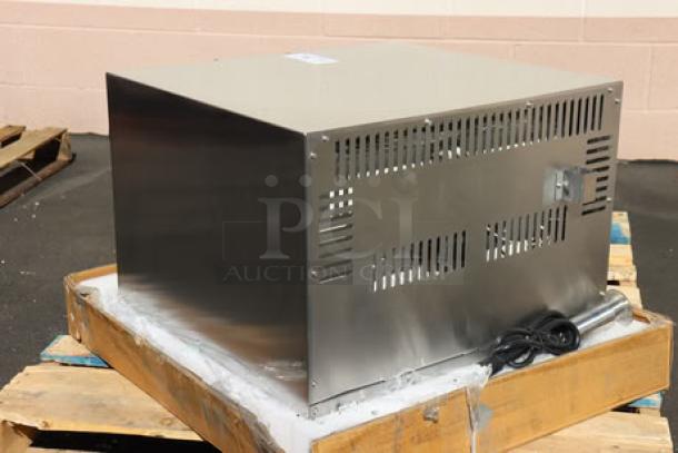 Brand new Vollrath CO4-120HS half-size countertop convection oven, scratch-n-dent condition. Serial number: P060-38577906-016.