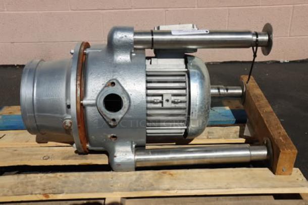 Brand new Hobart FD4/500-1 commercial garbage disposer, 5 hp. Features 208-230/460V, visible abrasion but unused condition.