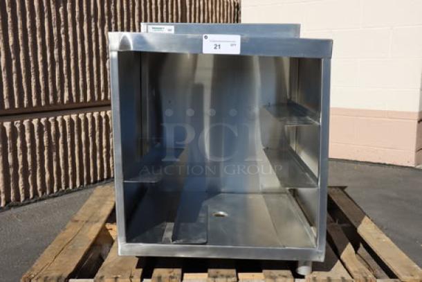 Regency 600GRSU2324 stainless steel flat top glass rack storage unit, 23" x 24"; new, scratch-n-dent condition.