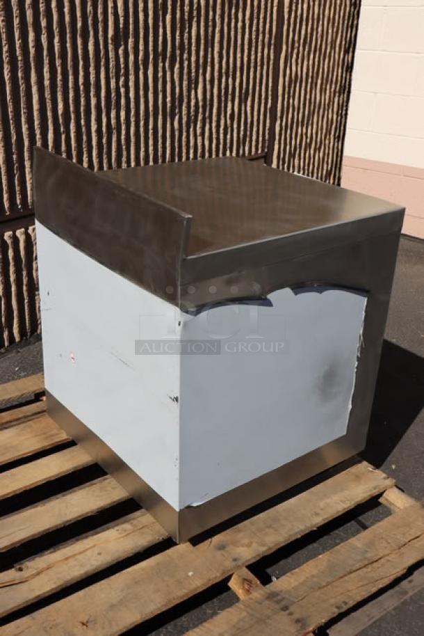 Regency 600GRSU2324 glass rack storage unit, stainless steel, 23"x24", brand new scratch-n-dent, flat top, on pallet.