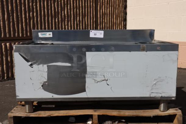 Regency 600IB1836CP underbar ice bin, 18" x 36", with 7 circuit cold plate and bottle holders. Scratch-n-dent condition.