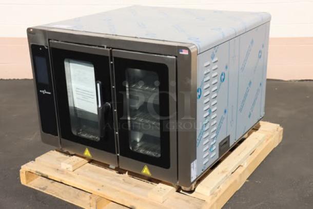 Alto-Shaam Vector F Series VMC-F3E multi-cook oven, new, minor scratches, dents, 208/240V, 3-phase, on pallet.